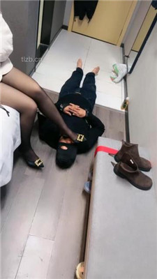 图片[4]_【小雅老师】黑丝高跟踩踏脚底喂食-喝圣水【完整版_HD绳艺资源