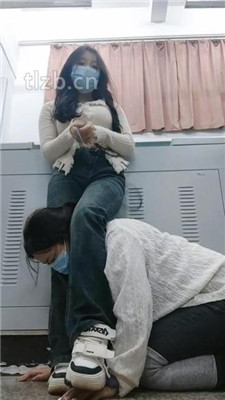 图片[16]_【爱可呀】教室开发素人S-母畜-跪舔多人多双脏鞋_HD绳艺资源