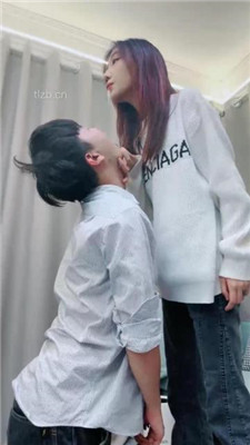 【第5风格】鲨鱼酱边玩电脑边享受舔脚服务 YC-230213