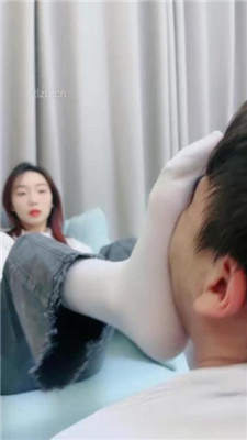 【第5风格】鲨鱼酱边玩电脑边享受舔脚服务 YC-230213