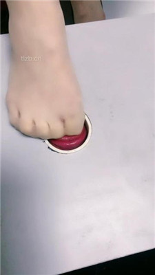 图片[20]_【蜜糖情侣】狗笼圈养绿帽狗/跪舔原味肉丝jio_HD绳艺资源