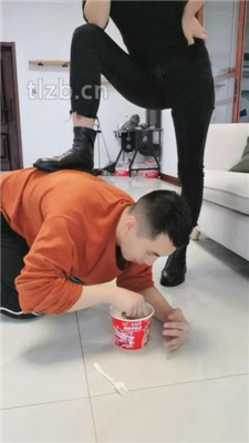 【珊瑚湾】Baby JK踹跺狗裆