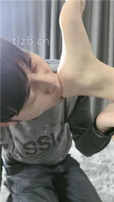 图片[9]_【悦兮】仔细品尝吮吸主人的裸足_HD绳艺资源