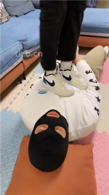 图片[3]_【精神小妹】素人学生妹-耳光/全体重踩踏/白袜塞嘴_HD绳艺资源