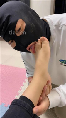 图片[10]_【精神小妹】素人学生妹-耳光/全体重踩踏/白袜塞嘴_HD绳艺资源