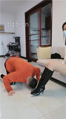 图片[8]_【凌儿女神】狗笼圈养的快乐时光-跪舔原味长靴_HD绳艺资源