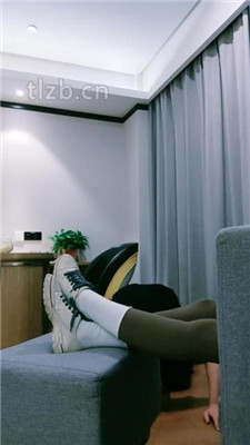 图片[2]_【护短S】跪舔小白鞋白袜/踩踏香蕉喂食_HD绳艺资源