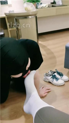 图片[7]_【护短S】跪舔小白鞋白袜/踩踏香蕉喂食_HD绳艺资源