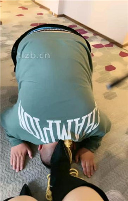 图片[10]_【酒鸽】双S-人体烟灰缸-长靴小白鞋踩/踩踏/骑马/闻臭白袜_HD绳艺资源