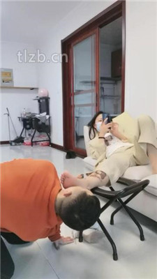 图片[7]_【凌儿女神】舔脏鞋底裸足/物化脚垫/骑马_HD绳艺资源