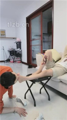 图片[11]_【凌儿女神】舔脏鞋底裸足/物化脚垫/骑马_HD绳艺资源