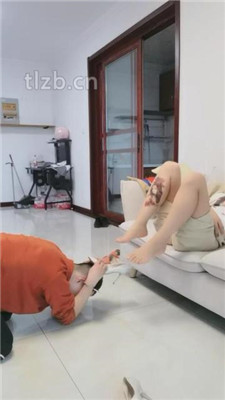 图片[12]_【凌儿女神】舔脏鞋底裸足/物化脚垫/骑马_HD绳艺资源