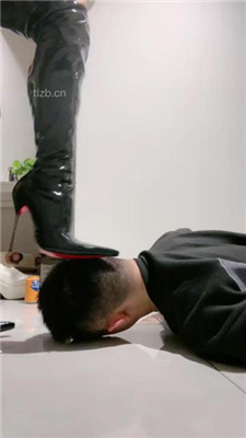 图片[19]_【玥樾】舔脏高跟/长靴全体重踩地毯/圣水淋浴_HD绳艺资源