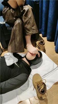 图片[5]_【玥野兔】短靴白棉袜踩狗脸_HD绳艺资源