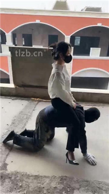 图片[8]_【辣姐】户外荒地遛狗-藤条抽/舔泥巴脏鞋底/骑马_HD绳艺资源