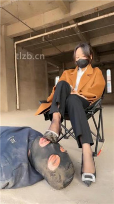 【冰时代】舔鞋底插嘴踩踏女奴