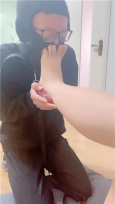 【冰时代】舔鞋底插嘴踩踏女奴