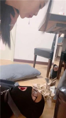 【冰时代】舔鞋底插嘴踩踏女奴