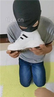 图片[15]_【广东迪迪】双S-跪舔小白鞋高跟【双视角完整版】_HD绳艺资源