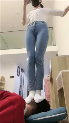 图片[18]_【美娜格格】白短靴&AJ全体重踩地毯_HD绳艺资源