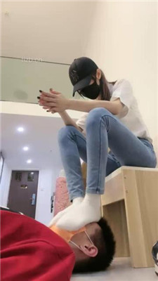 图片[19]_【美娜格格】白短靴&AJ全体重踩地毯_HD绳艺资源