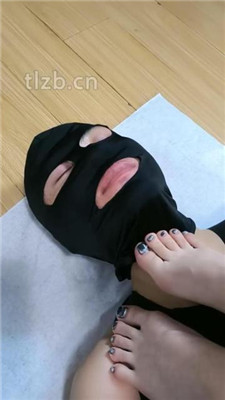 图片[8]_【诗琪】桌底视角-裸足虐脚垫狗_HD绳艺资源