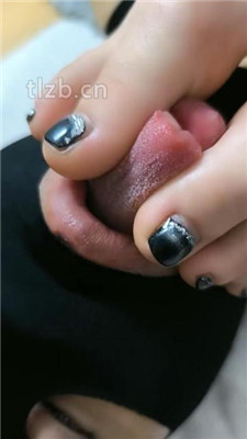 图片[13]_【诗琪】桌底视角-裸足虐脚垫狗_HD绳艺资源