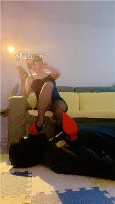 图片[2]_【小妮】狗垫子养成记-高跟黑丝碾压踩/虐乳_HD绳艺资源