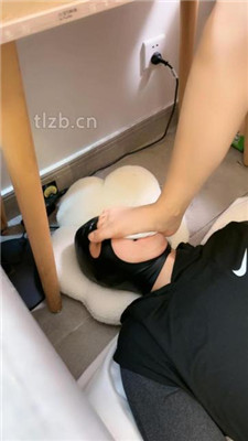 图片[5]_【玥野兔】桌下视角-长靴白袜踩狗_HD绳艺资源