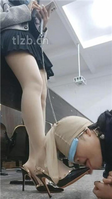 图片[14]_【爱可呀】大学教室调母畜-舔长靴高跟/转胯/吃丝袜_HD绳艺资源