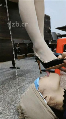 图片[18]_【爱可呀】大学教室调母畜-舔长靴高跟/转胯/吃丝袜_HD绳艺资源