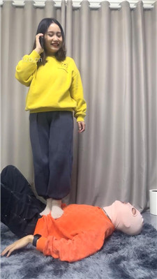一个不把人当人看待的女人,踹头,连续大量高抬腿下劈踹喉结下死手 YC-230226-2