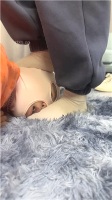 一个不把人当人看待的女人,踹头,连续大量高抬腿下劈踹喉结下死手 YC-230226-2