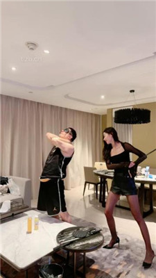 一个不把人当人看待的女人,踹头,连续大量高抬腿下劈踹喉结下死手 YC-230226-2