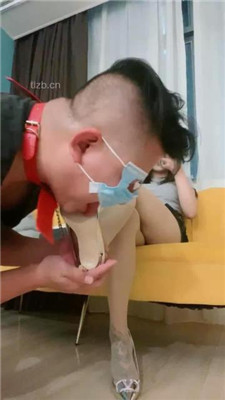 图片[20]_【不知名美女】银色高跟-碾压虐乳/坐垫吸臭/浓痰【完整版】_HD绳艺资源