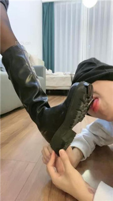 图片[6]_【奶味茶茶】长靴黑丝玩弄-踩头踩踏/踢裆/对镜羞辱插嘴_HD绳艺资源