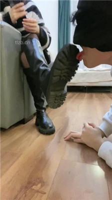 图片[9]_【奶味茶茶】长靴黑丝玩弄-踩头踩踏/踢裆/对镜羞辱插嘴_HD绳艺资源