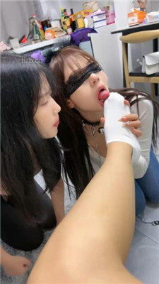 图片[5]_【橙宝】双母畜-奴下奴-品尝白袜/骑马转胯/臀部诱惑_HD绳艺资源