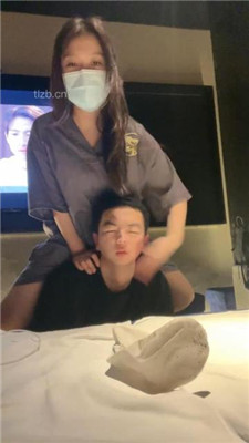 【珊瑚湾】Baby踩着母狗脸讲述做主播时的事儿