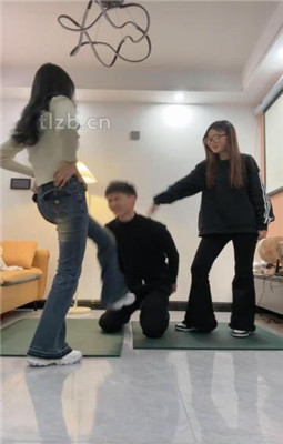 【珊瑚湾】Baby踩着母狗脸讲述做主播时的事儿