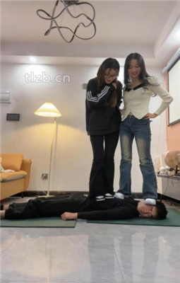 【珊瑚湾】Baby踩着母狗脸讲述做主播时的事儿