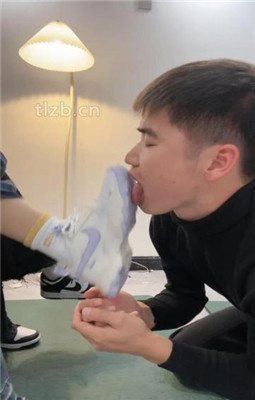 【珊瑚湾】Baby踩着母狗脸讲述做主播时的事儿