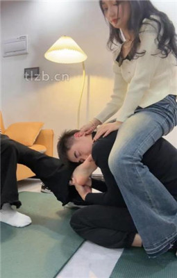 【珊瑚湾】Baby踩着母狗脸讲述做主播时的事儿