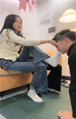 【珊瑚湾】Baby踩着母狗脸讲述做主播时的事儿