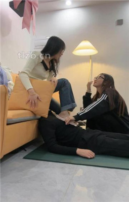 【珊瑚湾】Baby踩着母狗脸讲述做主播时的事儿