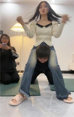 【珊瑚湾】Baby踩着母狗脸讲述做主播时的事儿