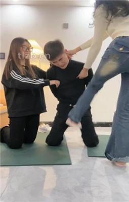 【珊瑚湾】Baby踩着母狗脸讲述做主播时的事儿