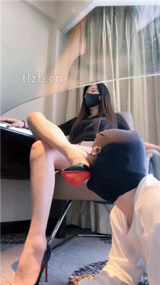 图片[3]_【琪琪大人】桌下伺候-酸臭味的马卡龙口水喂食-腿绞窒息_HD绳艺资源