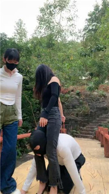 图片[8]_【高难度挑战美学】双S-女神户外遛狗-绑树上酷刑惩治【双视角版】_HD绳艺资源