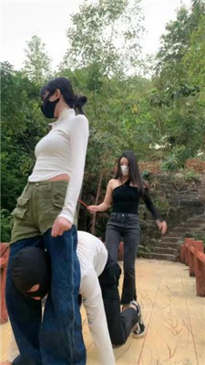 图片[9]_【高难度挑战美学】双S-女神户外遛狗-绑树上酷刑惩治【双视角版】_HD绳艺资源